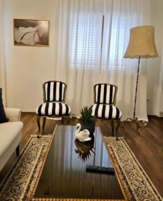 Novi'S Luxury Apartment 2 Gjirokastër Eksteriør billede