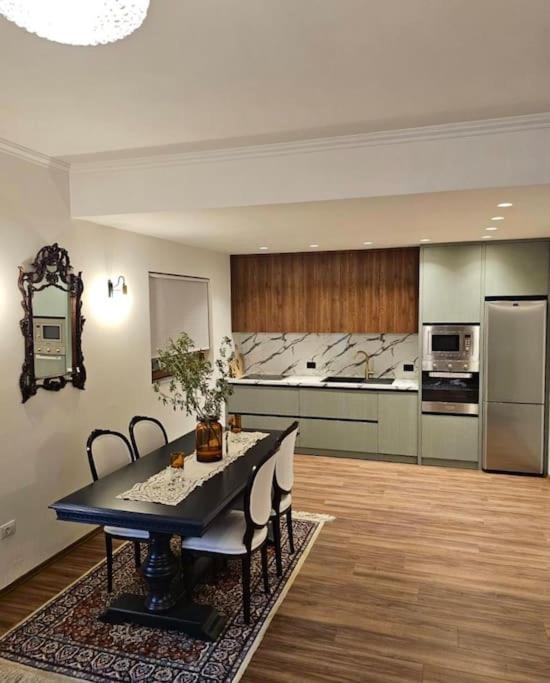 Novi'S Luxury Apartment 2 Gjirokastër Eksteriør billede