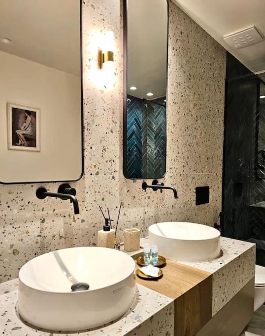Novi'S Luxury Apartment 2 Gjirokastër Eksteriør billede