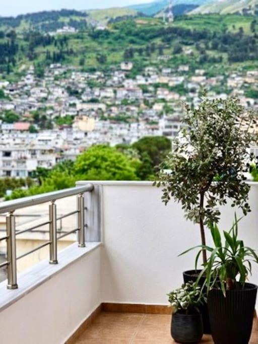 Novi'S Luxury Apartment 2 Gjirokastër Eksteriør billede
